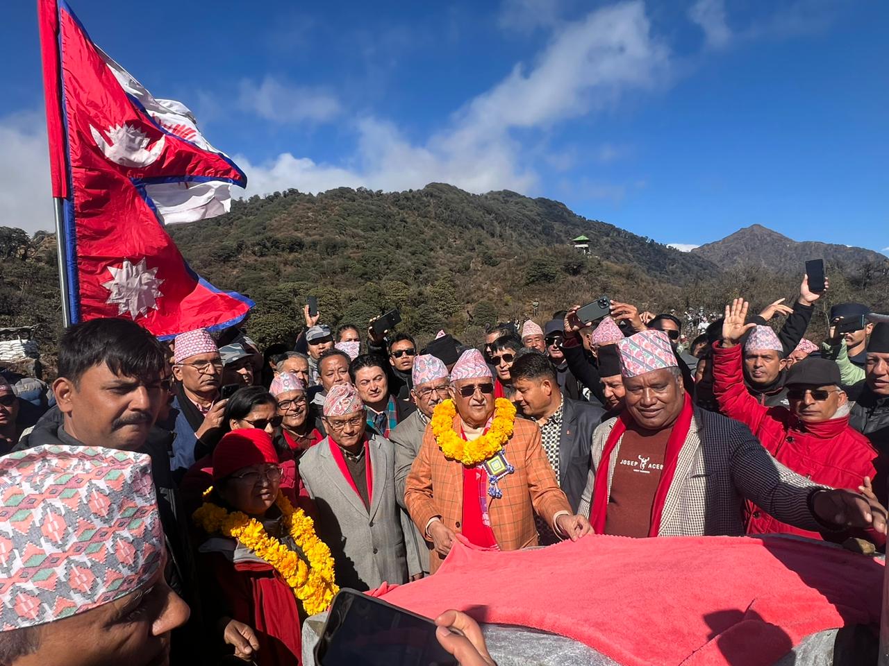 एमालेले सञ्चालन गरेको झुलाघाट-चिवाभञ्ज्याङ समृद्धका लागि संकल्प यात्रा समापन